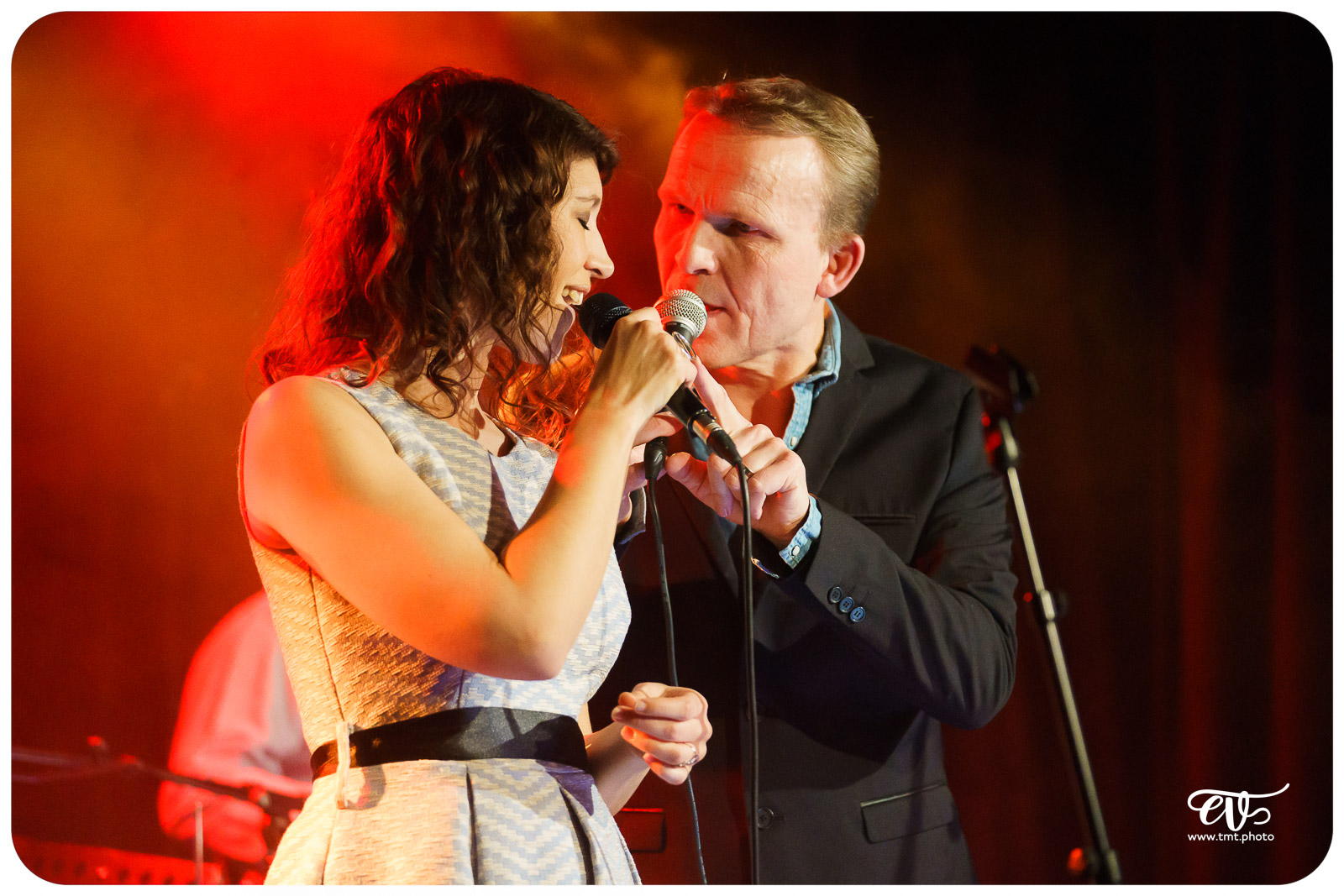 SERGE, ELEGANCE ACOUSTIQUE